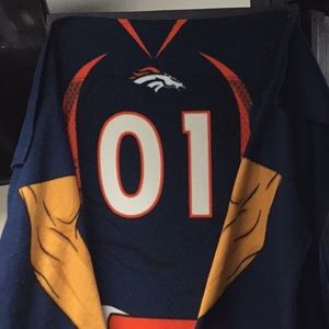 Denver Broncos snuggly. 8ft large Cosy warm soft blanket with sleeves